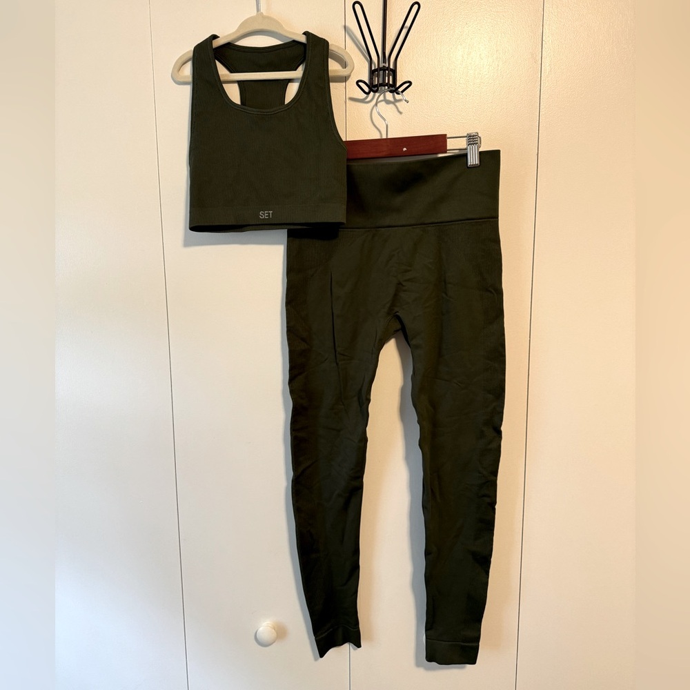 SET Active Dark Green Leggings and Top Set